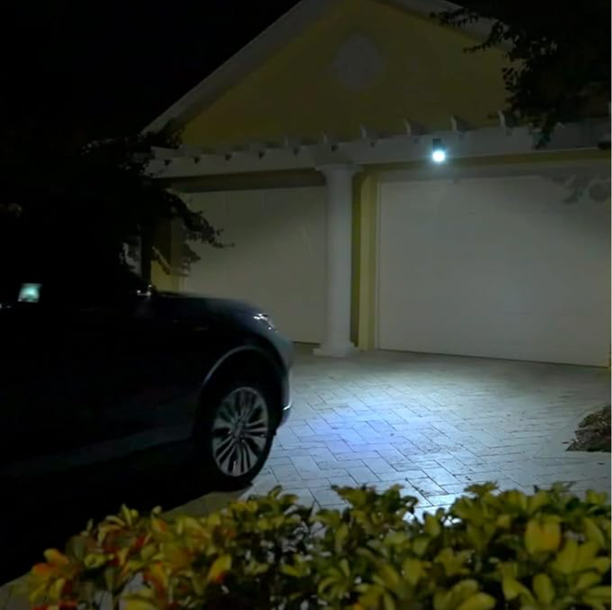 Camera de supraveghere falsa cu panou solar și senzor de lumina